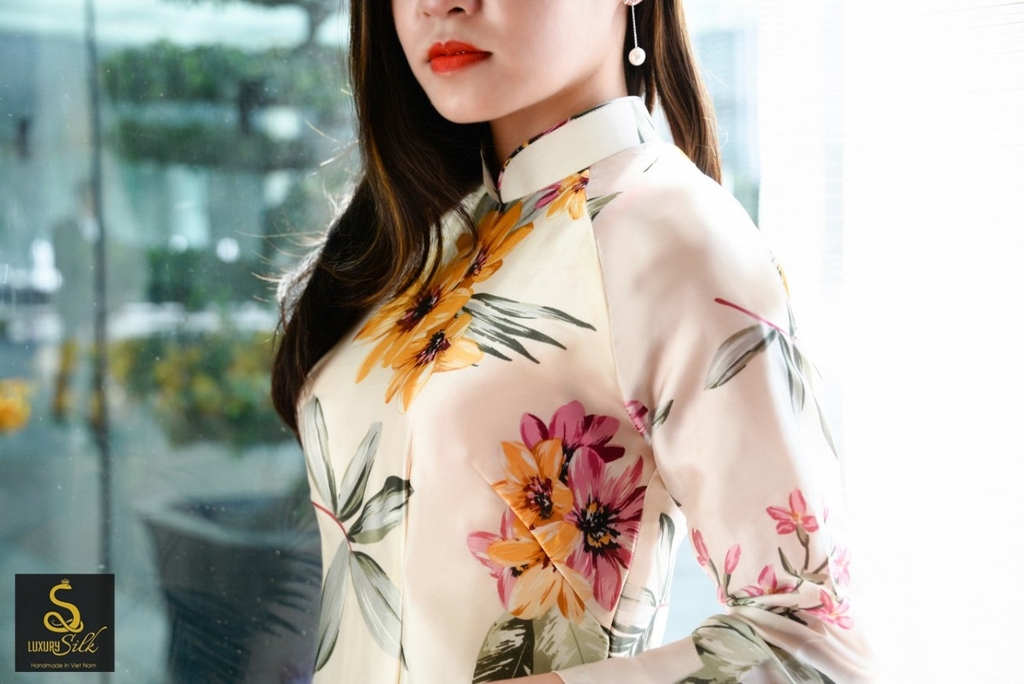 Áo dài Limited phiên bản giới hạn hoa văn nhã nhặn
