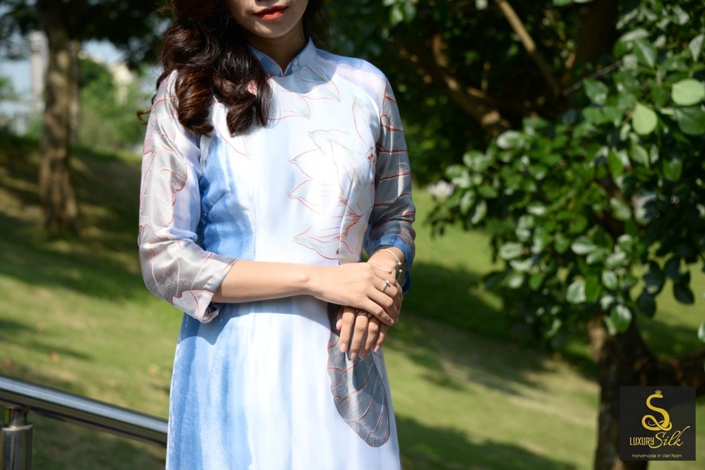 Áo dài Limited phiên bản giới hạn hoa văn nhã nhặn