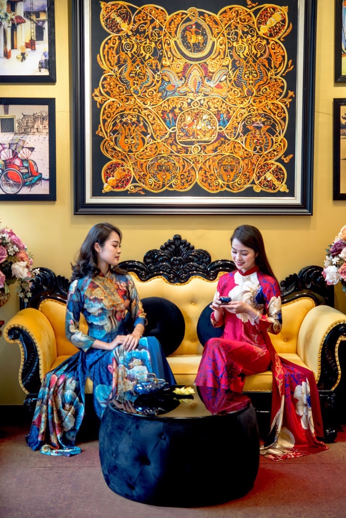 Áo dài Limited phiên bản giới hạn họa tiết hoa sen