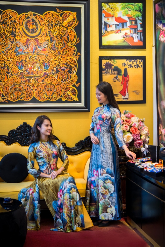 Áo dài Limited phiên bản giới hạn họa tiết hoa sen