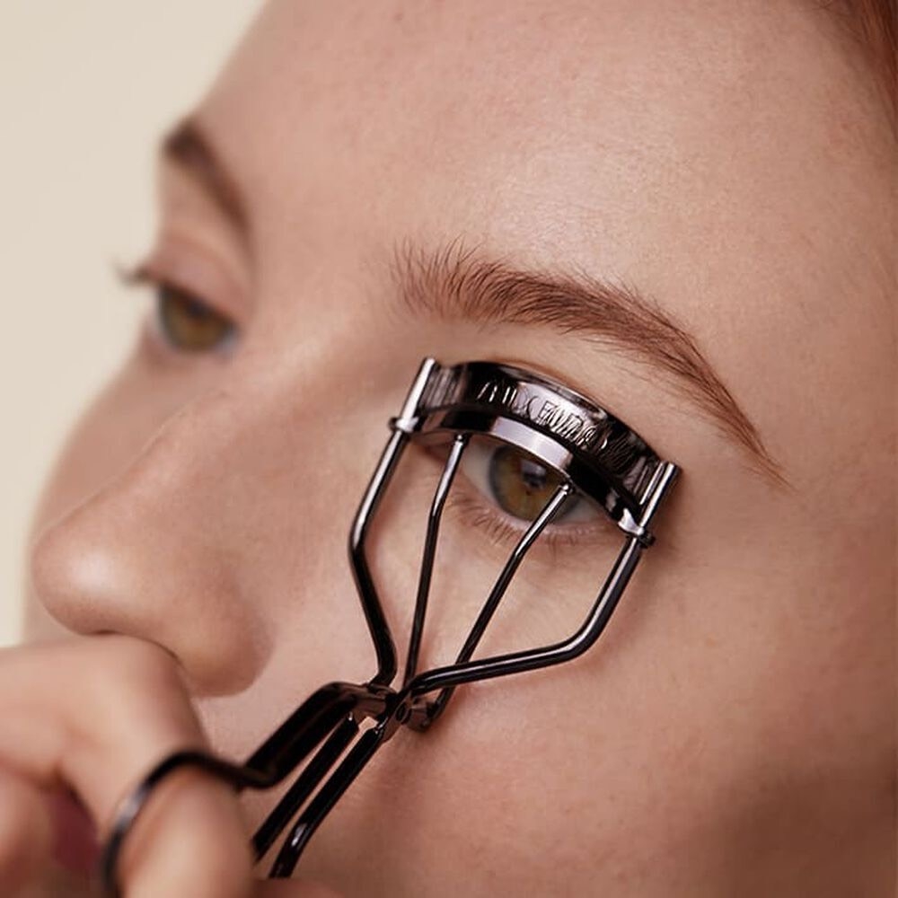Bấm Mi Shiseido Maquillage Edge Free Eyelash Curler