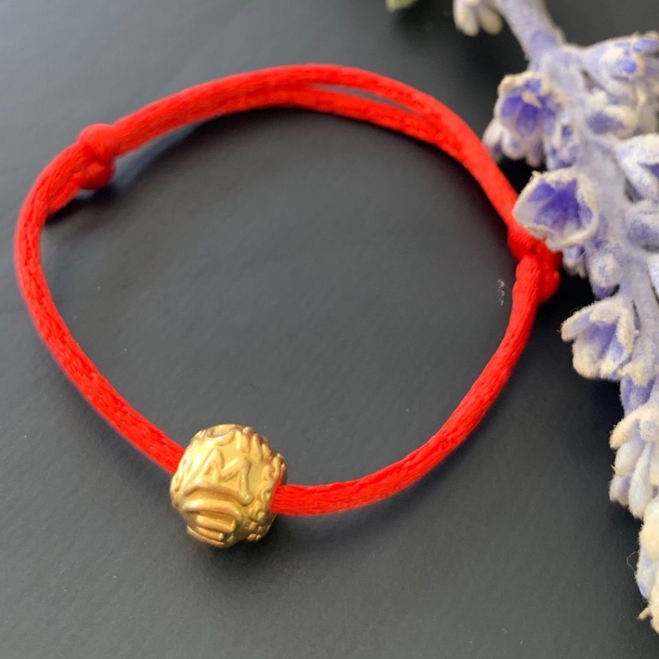 Vòng Tay Chỉ Đỏ