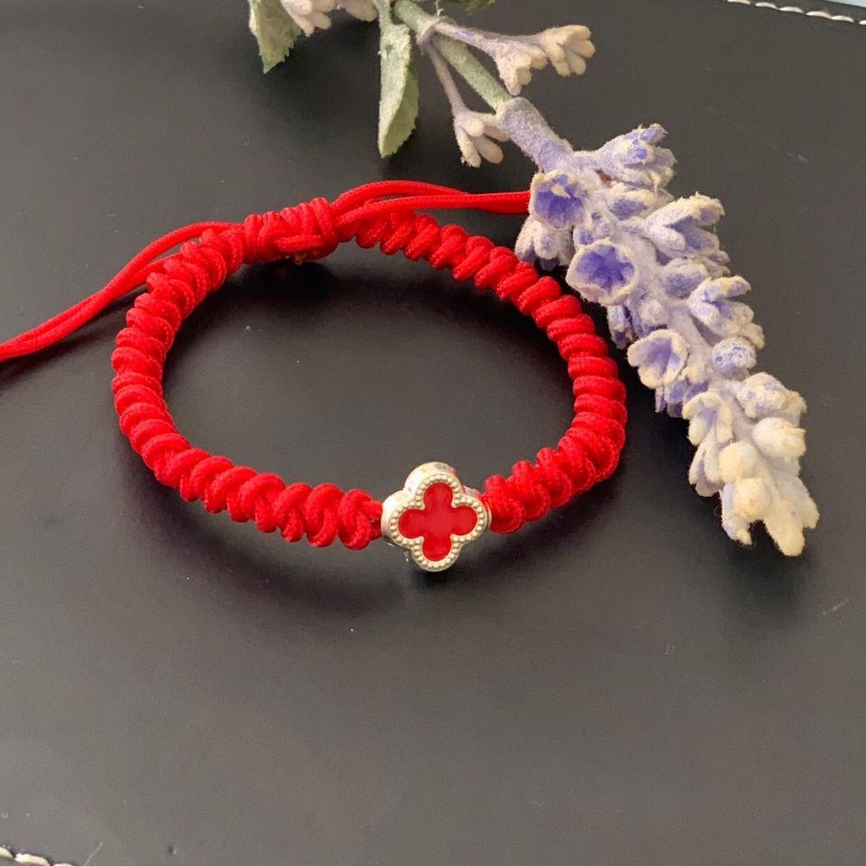 Vòng Tay Chỉ Đỏ