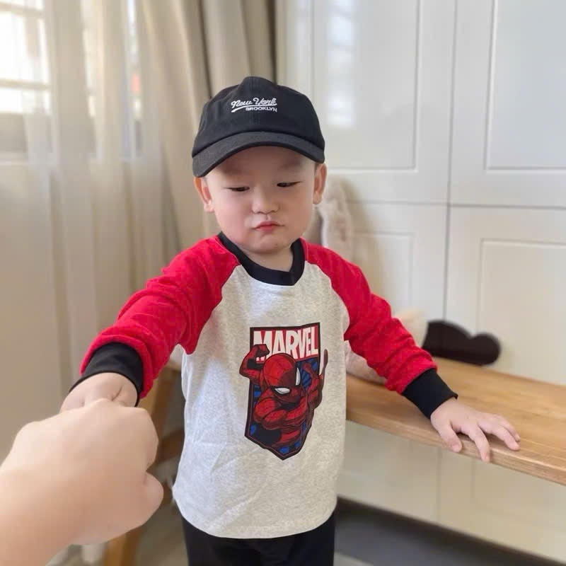 SET BỘ DÀI NGƯỜI NHỆN – QUẦN CHÂN CUA ĐỎ ĐEN BÉ TRAI