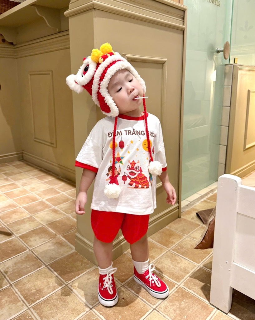 SET BỘ CỘC TRUNG THU KÈM MŨ ĐỎ BÉ TRAI SẴN(XẢ 69k)