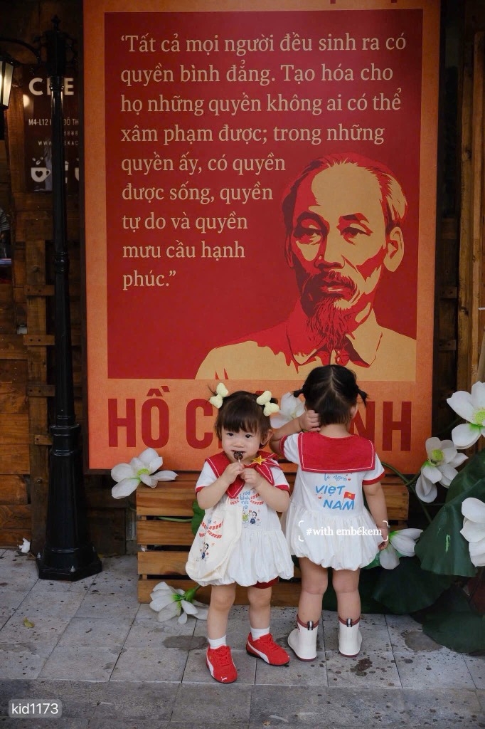 SET HOÀ HÌNH RỰC RỠ ĐỎ TRẮNG BÉ TRAI BÉ GÁI