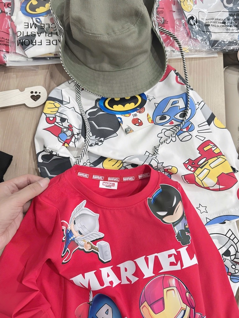 SET 2 BỘ DÀI IRONMAN MARVAL ĐEN ĐỎ GHI BÉ TRAI SẴN