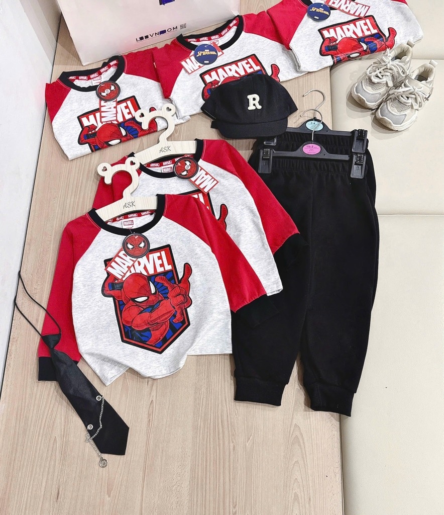 SET BỘ DÀI NGƯỜI NHỆN – QUẦN CHÂN CUA ĐỎ ĐEN BÉ TRAI