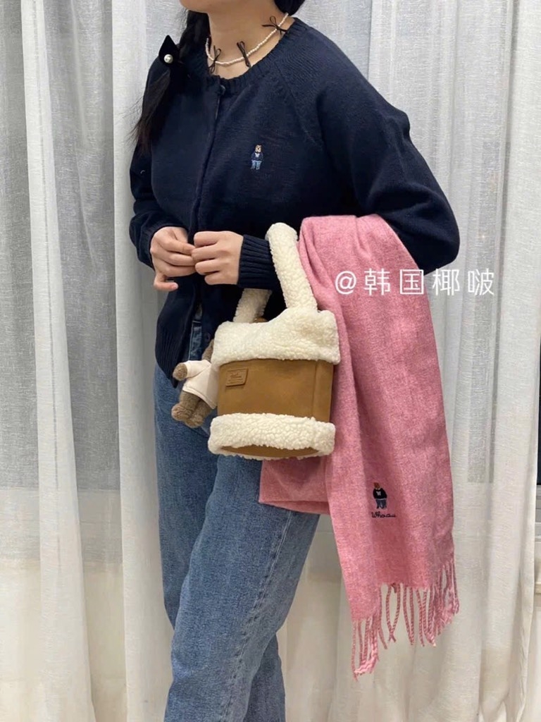 ÁO LEN CADIGAN GẤU WHO.AUU HOT HIT NỮ