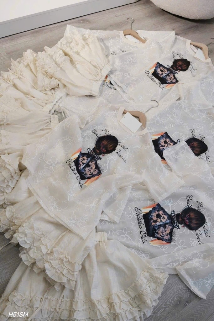 ÁO VOAN HOA IN HÌNH CÔ GÁI NỮ (XẢ 45k)