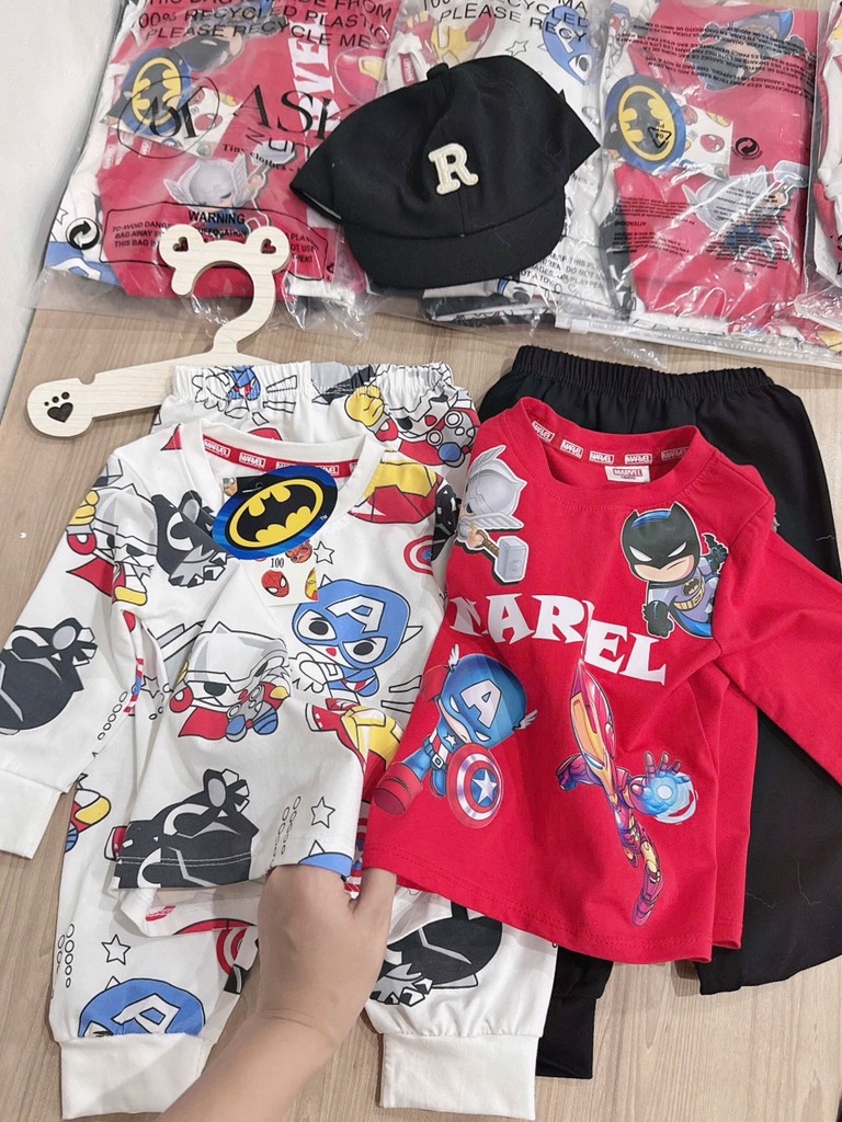 SET 2 BỘ DÀI IRONMAN MARVAL ĐEN ĐỎ GHI BÉ TRAI SẴN