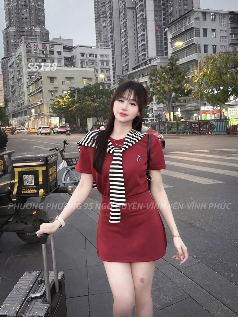 SET ĐỎ CHÂN VÁY XẺ SƯỜN PHỐI KHĂN KẺ NỮ SẴN (SALE 129k)
