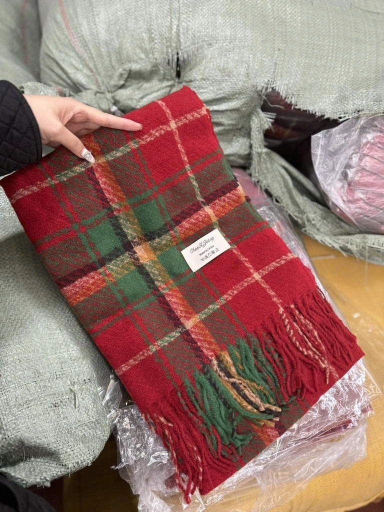 KHĂN MŨ - KHĂN DẠ KẺ CARO TONE ĐỎ NỮ THU ĐÔNG