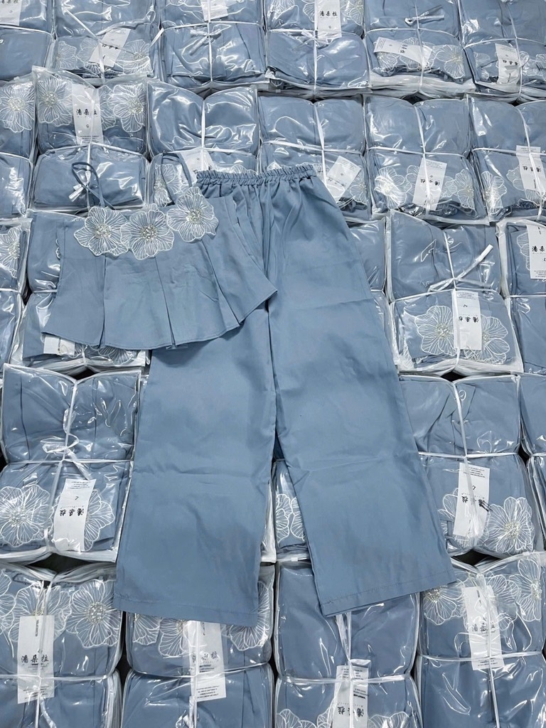 SET ÁO 2 DÂY ĐÍNH HOA KÈM QUẦN SUÔNG XANH NỮ SẴN