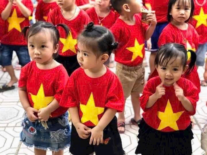 ÁO PHÔNG CỜ ĐỎ SAO VÀNG VIỆT NAM