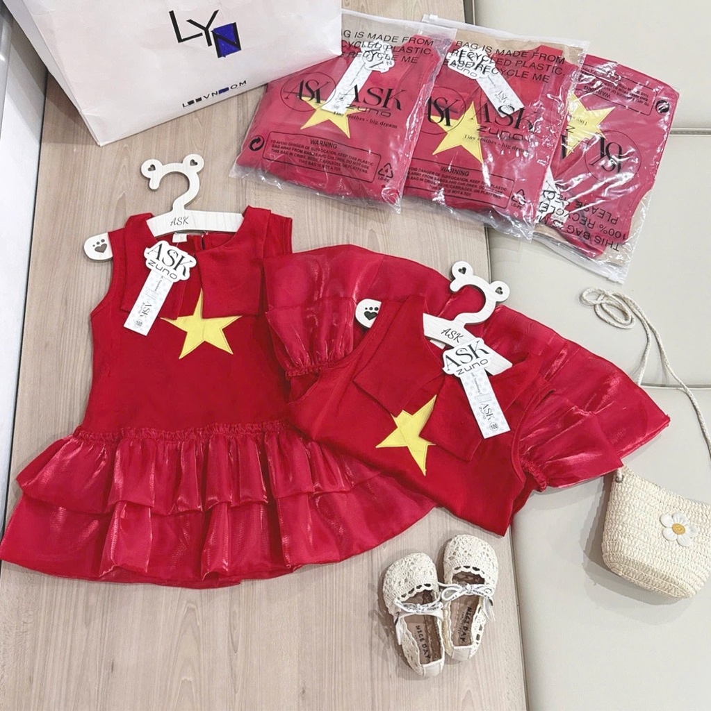 VÁY LỤA THÊU CỜ ĐỎ SAO VÀNG BÉ GÁI SẴN(XẢ 39k)