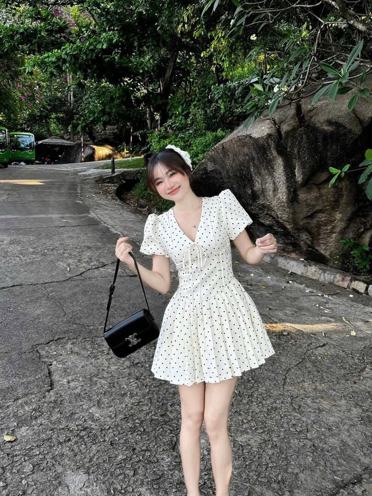 VÁY CHẤM BI XẾP LI CỔ TIM TAY BỒNG 2 LỚP NỮ