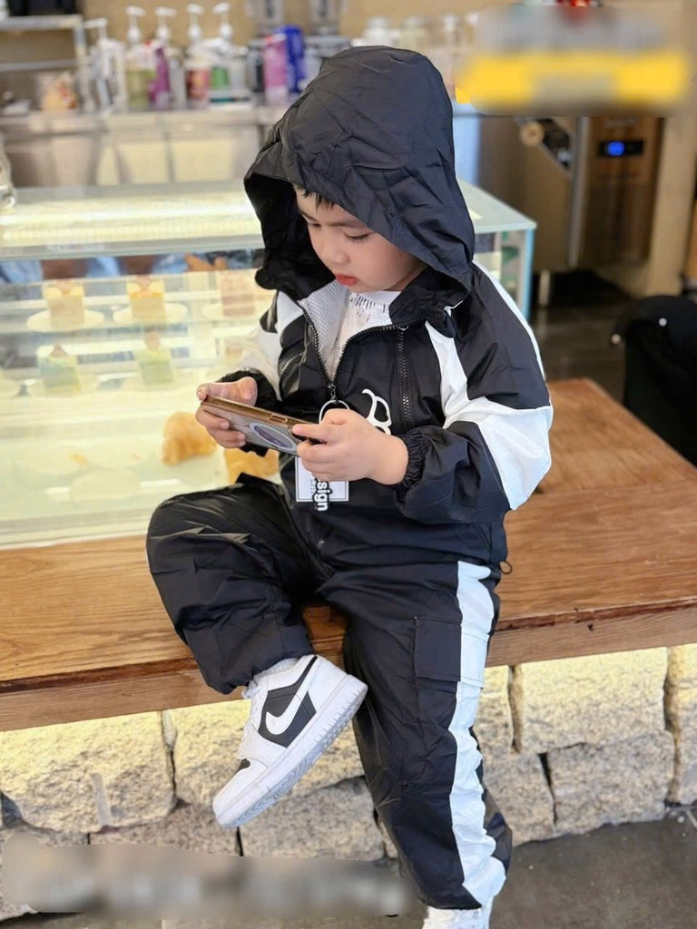 SET BỘ DÀI THỂ THAO B CÓ MŨ 2 MÀU BÉ TRAI (SALE 95k)