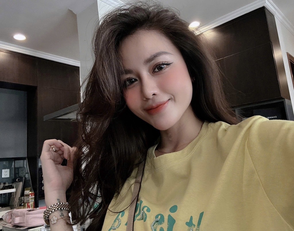 SET ÁO VÀNG CHÂN VÁY XANH DÀI NỮ