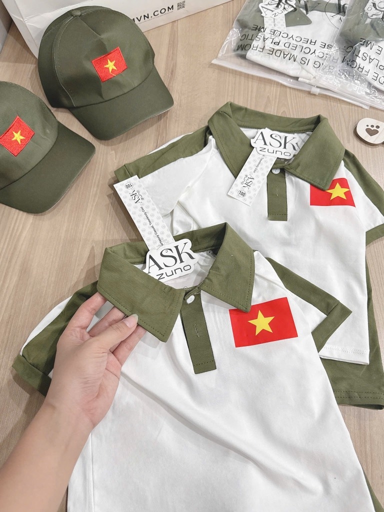 SET POLO CỜ ĐỎ SAO VÀNG KÈM MŨ BÉ TRAI(XẢ 69k)