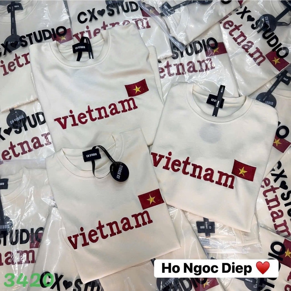 ÁO PHÔNG TRẮNG CHỮ VIỆT NAM ĐỎ NỮ MỚI