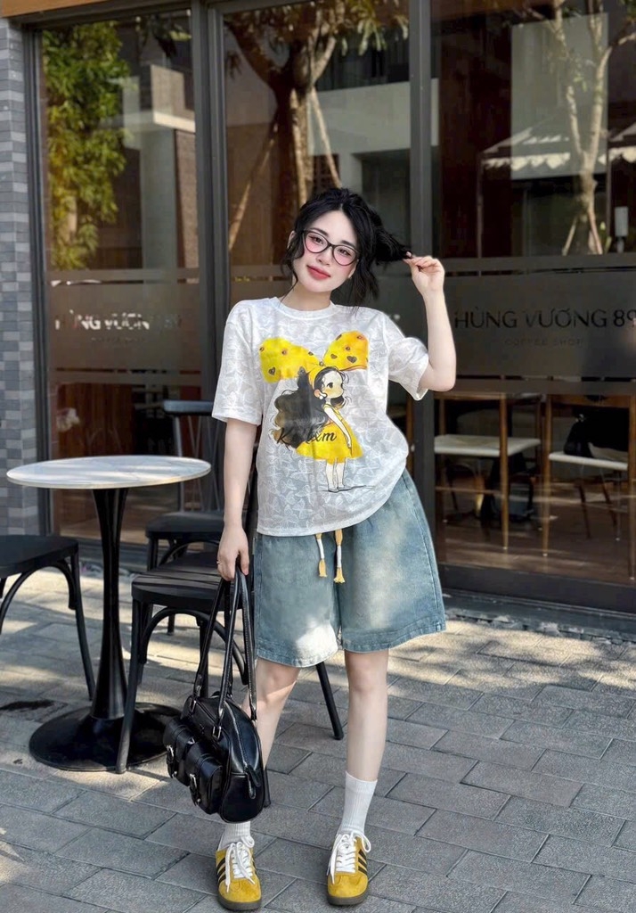 SET BỘ ÁO HOẠ TIẾT CÔ GÁI KÈM QUẦN JEAN PHỐI KẺ CARO NỮ(XẢ99k)