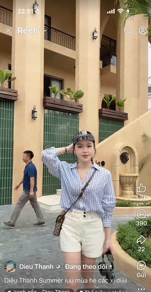 ÁO KẺ ZARA CỔ V VẠT BẦU NỮ