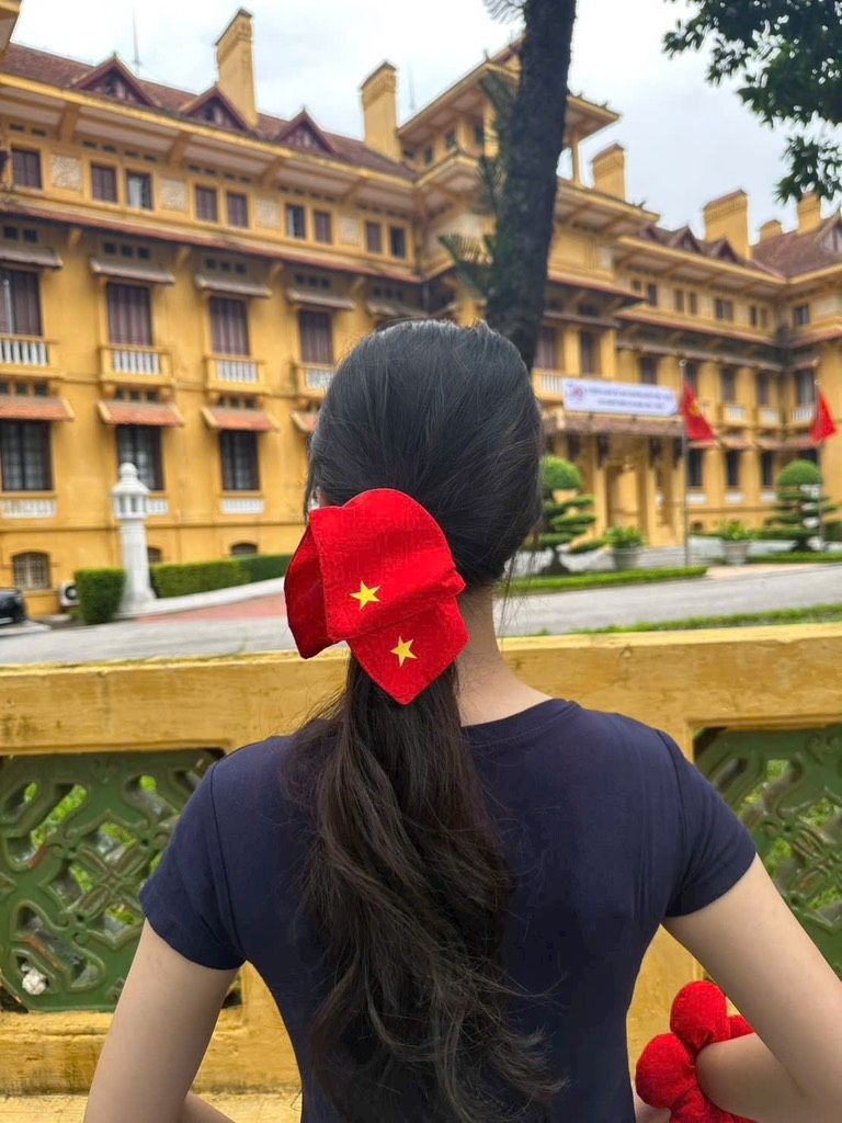 PHỤ KIỆN - KHĂN QUÀNG ĐỎ + MŨ ĐỎ SAO VÀNG