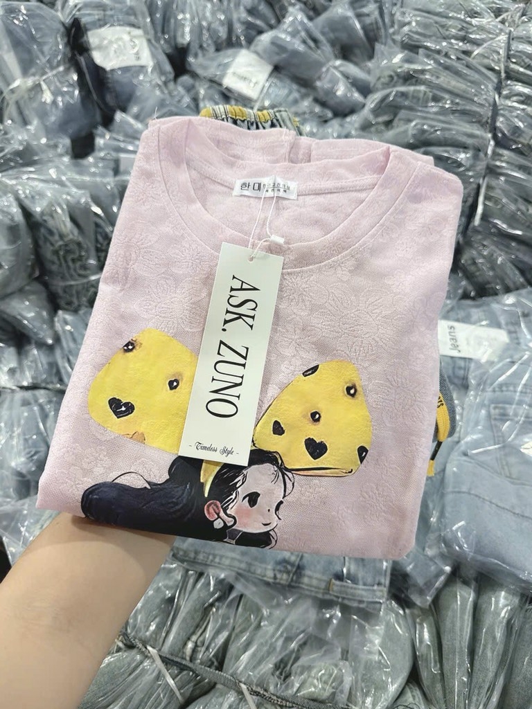 SET BỘ ÁO HOẠ TIẾT CÔ GÁI KÈM QUẦN JEAN PHỐI KẺ CARO NỮ(XẢ99k)