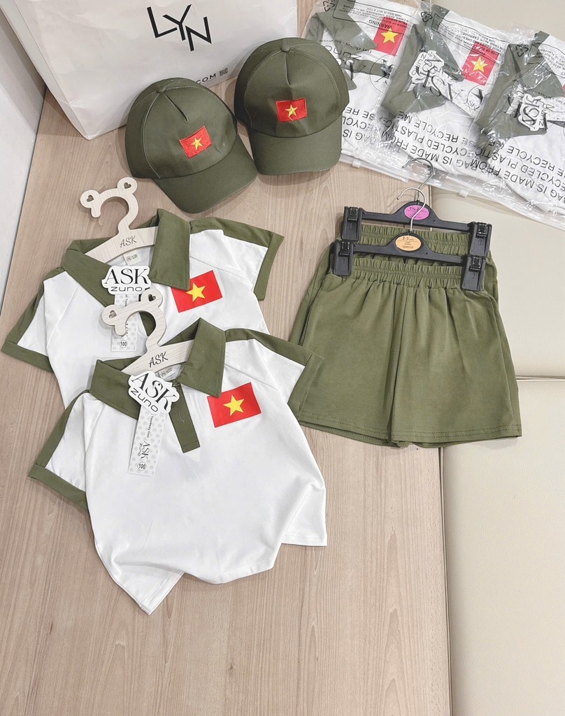 SET POLO CỜ ĐỎ SAO VÀNG KÈM MŨ BÉ TRAI(XẢ 69k)