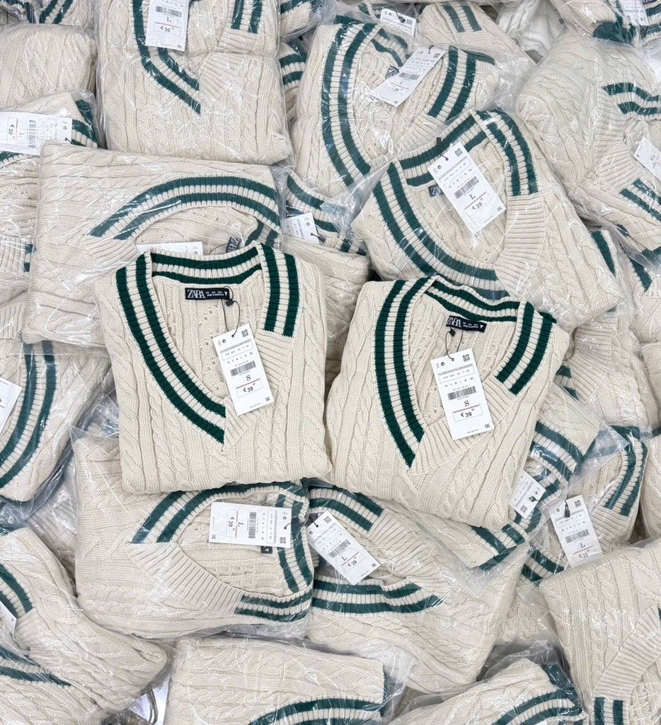 LEN ĐỎ KEM CỔ TIM VẶN THỪNG