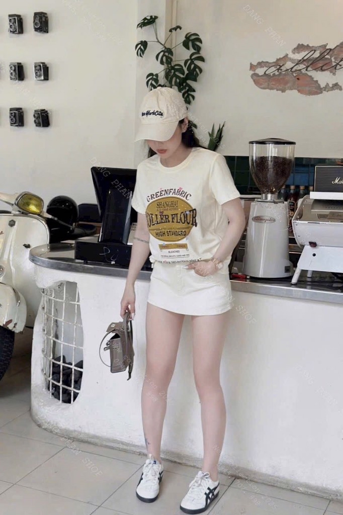 ÁO PHÔNG BE HOẠ TIẾT CHỮ ROLLER FLOOR NỮ