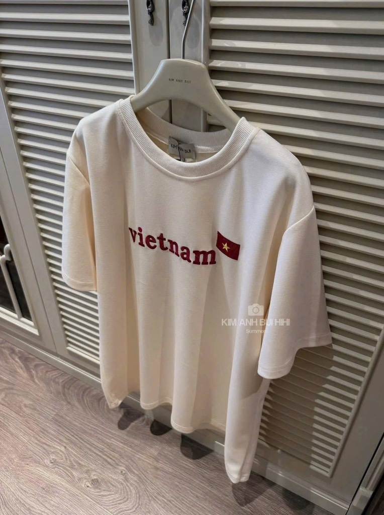 ÁO PHÔNG TRẮNG CHỮ VIỆT NAM ĐỎ NỮ MỚI