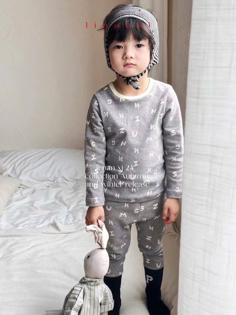 SET 2 BỘ DÀI HOMEWEAR CHÚ CHÓ TONE GHI BÉ TRAI