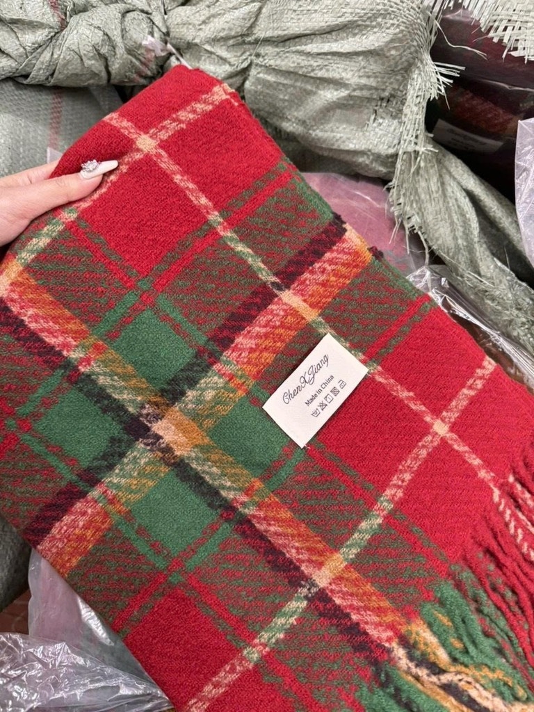 KHĂN MŨ - KHĂN DẠ KẺ CARO TONE ĐỎ NỮ THU ĐÔNG