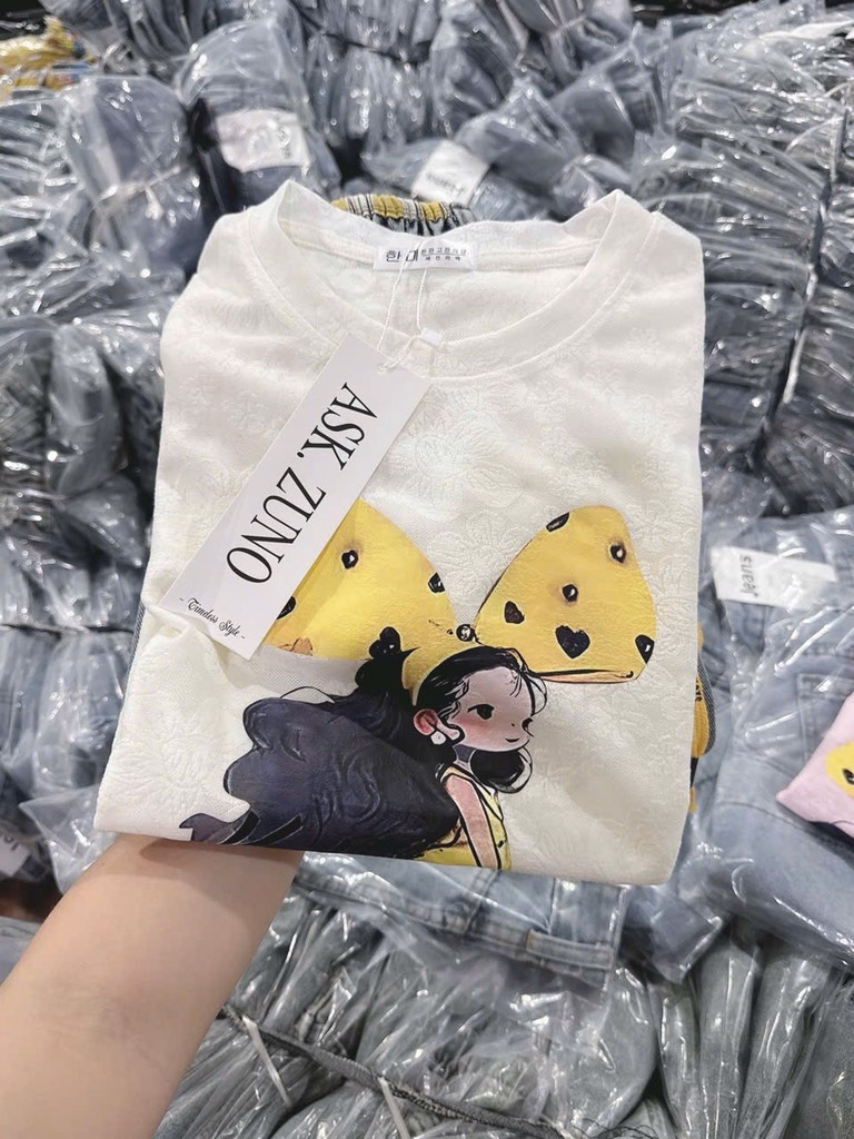 SET BỘ ÁO HOẠ TIẾT CÔ GÁI KÈM QUẦN JEAN PHỐI KẺ CARO NỮ(XẢ99k)