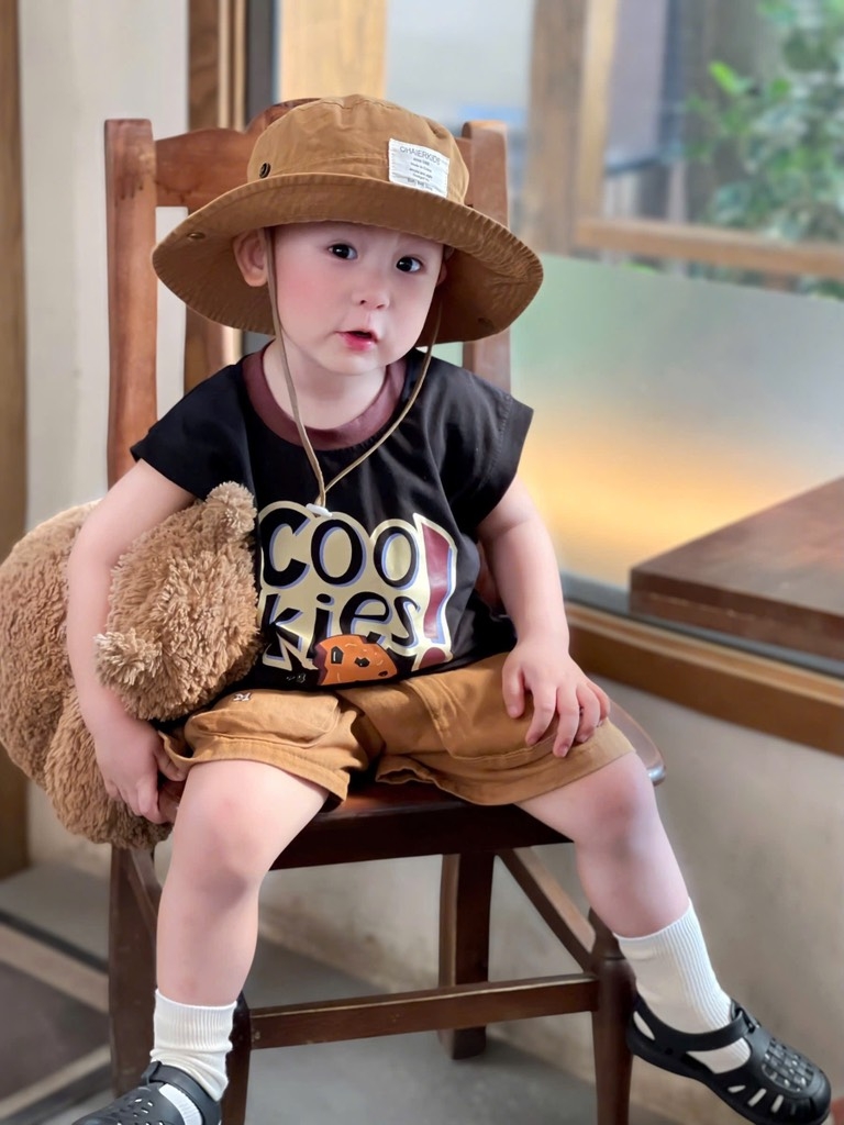 SET ÁO ĐEN QUẦN NÂU BÉ TRAI(XẢ 65k)