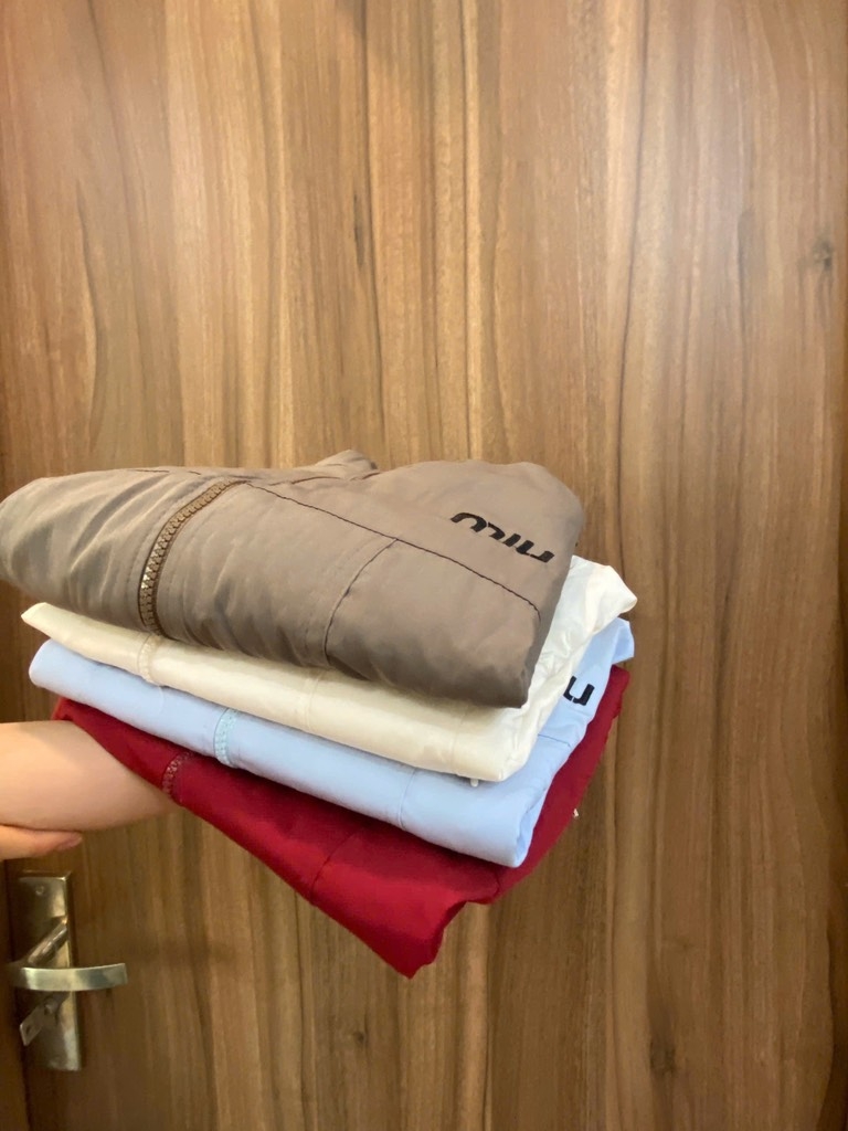 ÁO GIÓ LOGO MIU 4 MÀU NỮ THU ĐÔNG SẴN (SALE 85k)