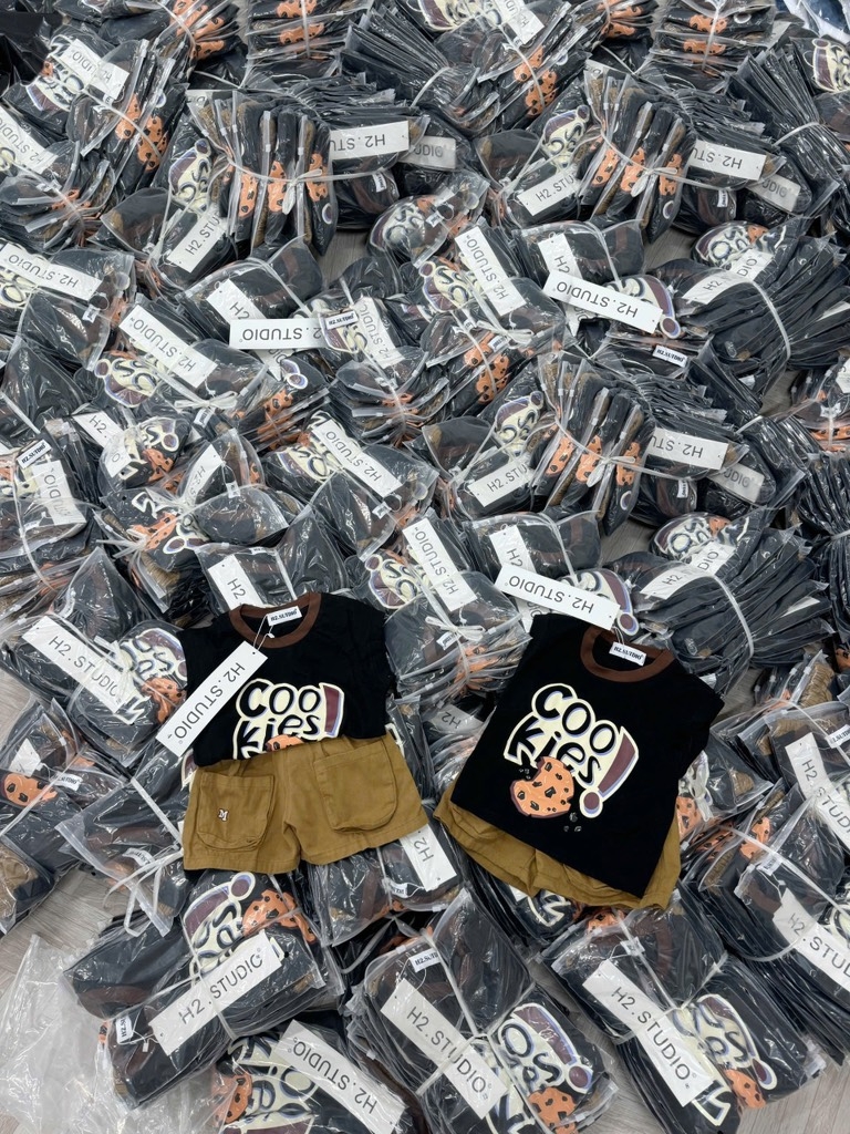 SET ÁO ĐEN QUẦN NÂU BÉ TRAI(XẢ 65k)