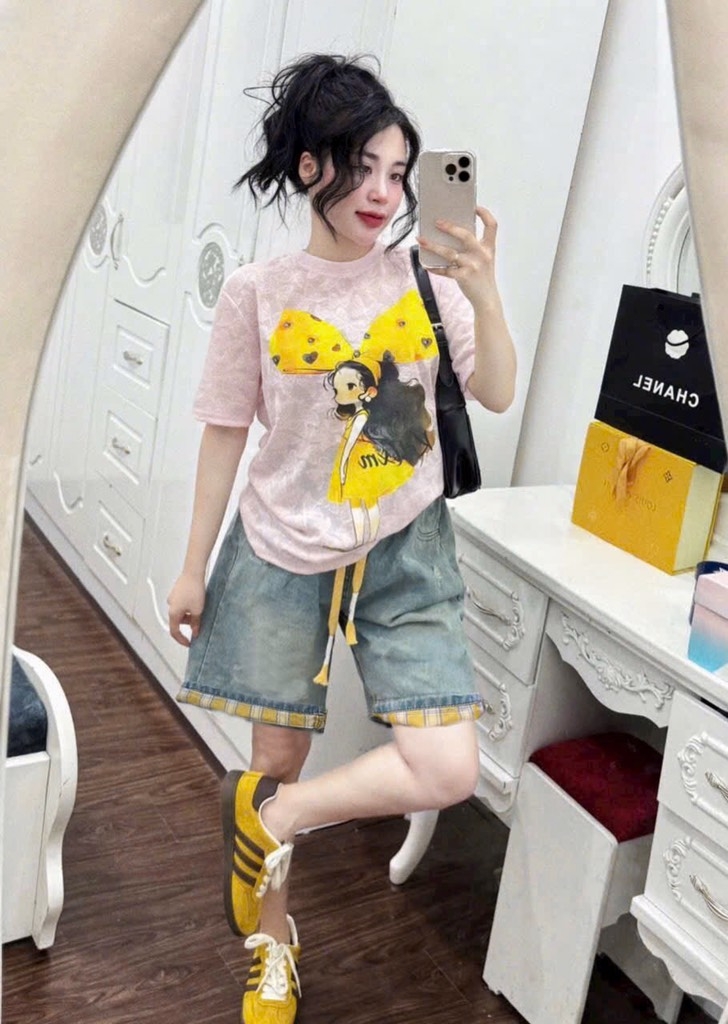 SET BỘ ÁO HOẠ TIẾT CÔ GÁI KÈM QUẦN JEAN PHỐI KẺ CARO NỮ(XẢ99k)