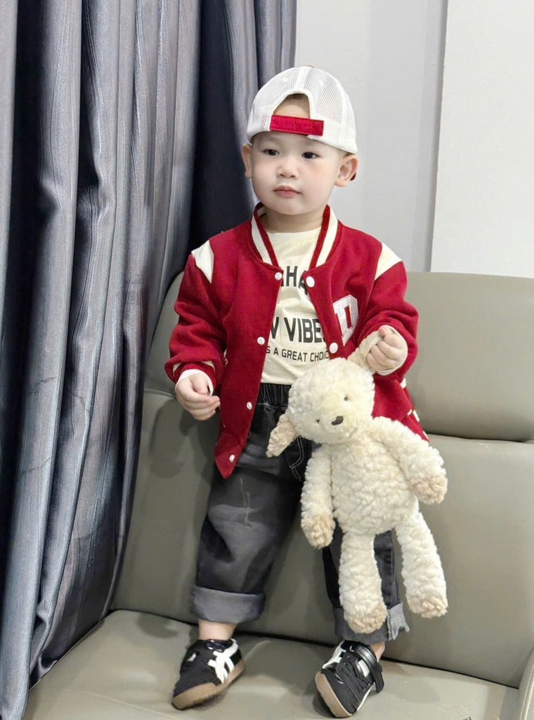 SÉT DÀI 3 MÓN COVER NEW ÁO KHOÁC BOMBER ĐỎ ÁO PHÔNG QUẦN JEAN BÉ TRAI