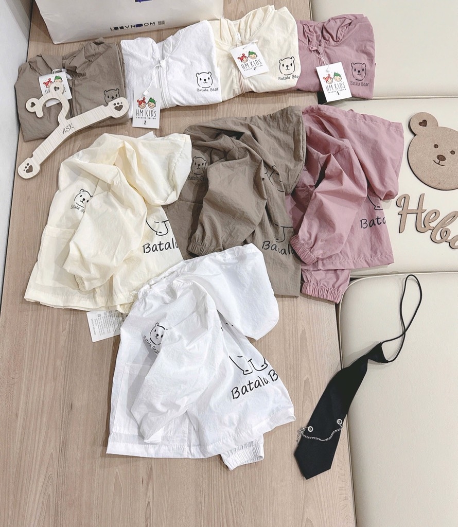 ÁO KHOÁC GIÓ IN GẤU 4 MÀU BÉ TRAI BÉ GÁI SẴN (SALE 35k)