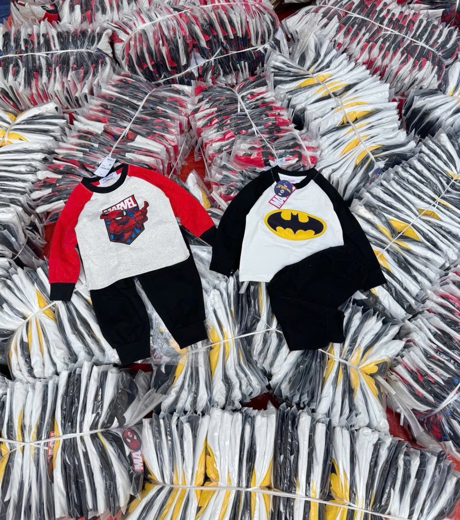 BỘ SIÊU NHÂN MARVAL DÀI TAY ĐỎ PHỐI GHI - BATMAN TRẮNG PHỐI ĐEN