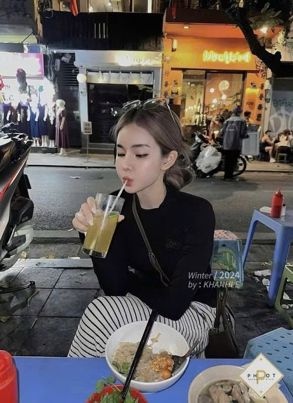 ÁO ZIP DÀI TAY THÊU BAD NỮ THU ĐÔNG