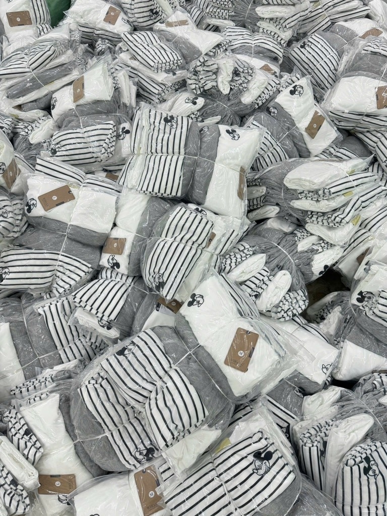 SET 3 ÁO ZIP DÀI TAY THÊU MICKEY NỮ THU ĐÔNG SẴN