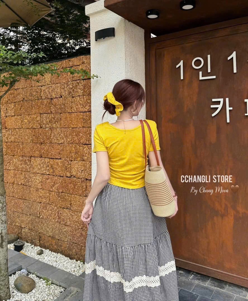SET BỘ NỮ ÁO COTTON VÀNG MIUMIU MIX CHÂN VÁY KẺ
