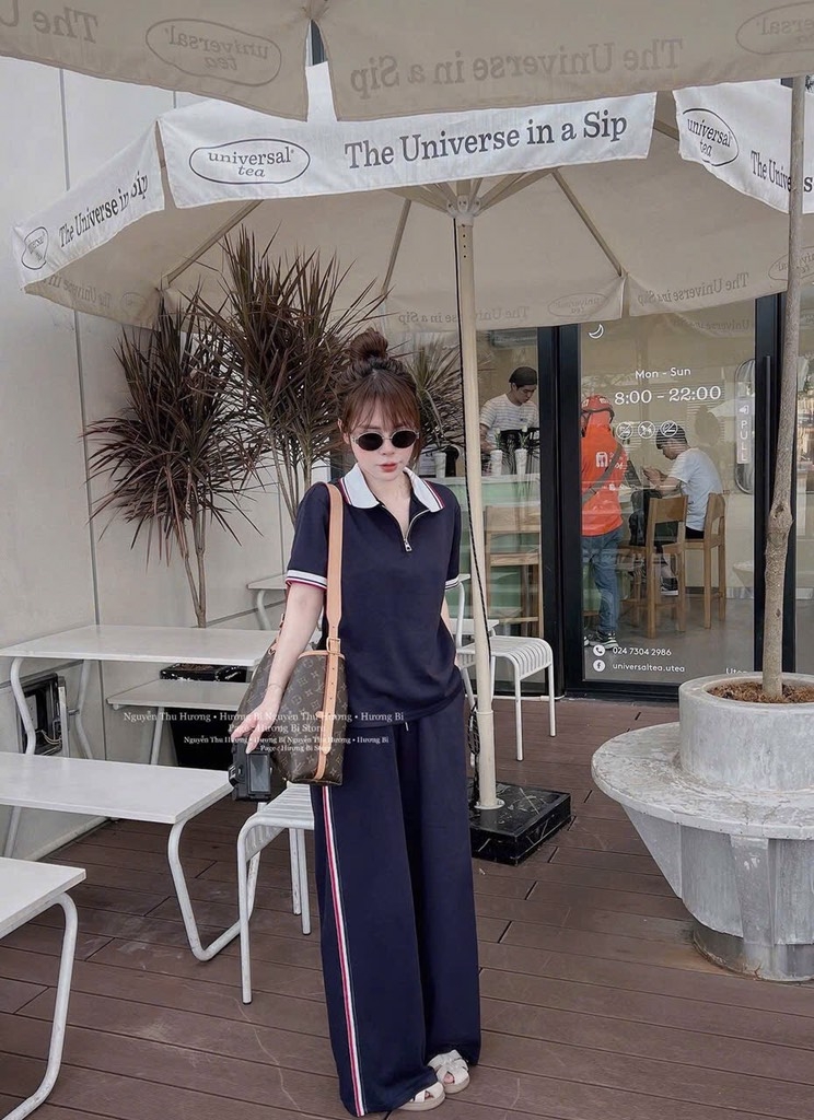 SET THAN POLO PHỐI QUẦN DÀI KẺ ĐỎ NỮ SẴN