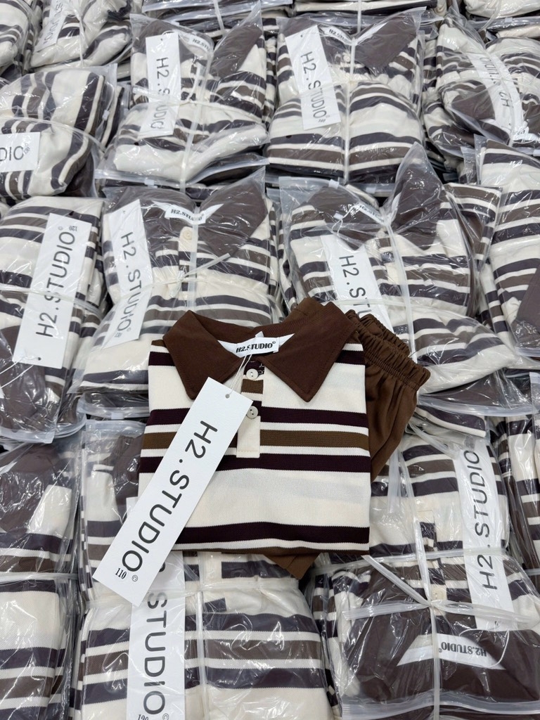 SET BỘ DÀI ÁO POLO KẺ NÂU QUẦN SUÔNG NÂU BÉ TRAI