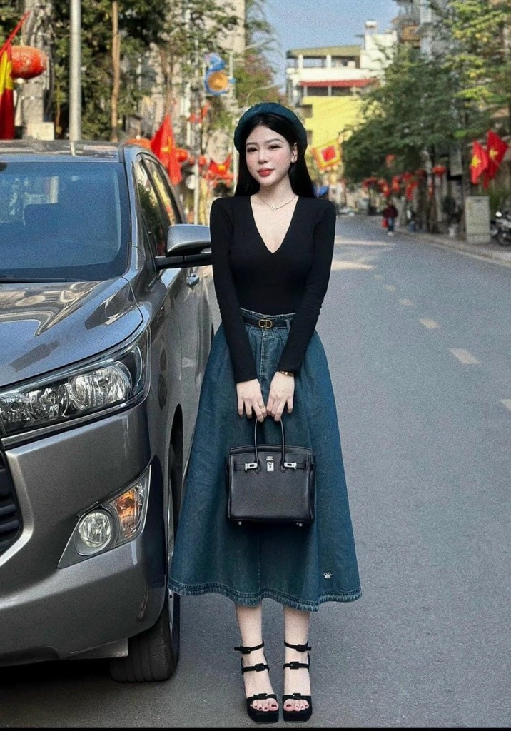 CHÂN VÁY JEAN THÊU ONG HOT HIT (sale 69k)