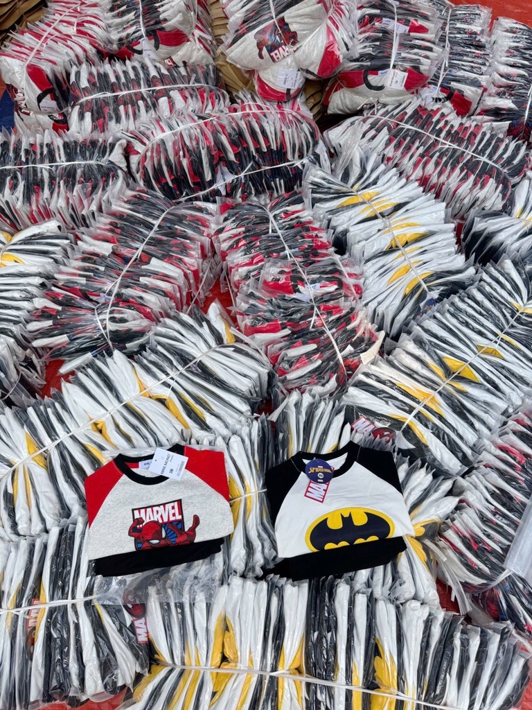 BỘ SIÊU NHÂN MARVAL DÀI TAY ĐỎ PHỐI GHI - BATMAN TRẮNG PHỐI ĐEN